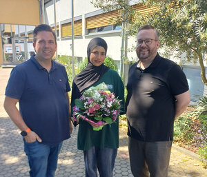 v.l.n.r. B&uuml;rgermeister Marc Friedrich, Verwaltungsfachangestellte Maham Noor Ahmad und Christian Wachsmann, Leiter Zentrale Dienste und Finanzen.