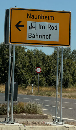 Bild vergr&ouml;&szlig;ern: Hinweisschild Ortseingang Nauheim  - Juli 2026