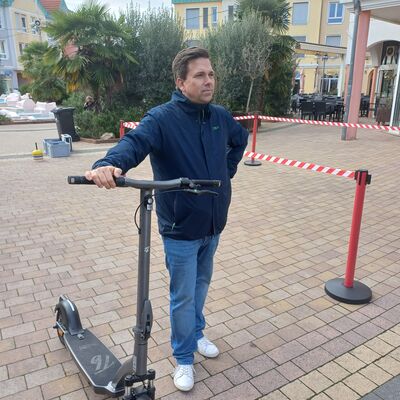 Bild vergr&ouml;&szlig;ern: Marc E-Scooter